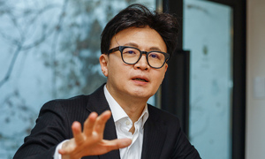 한동훈 “론스타 승소가 이재명정부 쾌거? 흑을 백으로 바꾸는 것” [인터뷰]