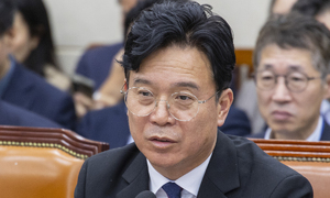 "정년연장, 노사 설득해야…연내입법 입장 변함없어"