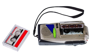 "아이 가방에 녹음기?"… '제3자 녹음' 갑론을박