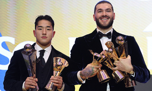 ‘투수 4관왕’ 폰세, 한화서 19년 만에 ‘왕별’로 떴다