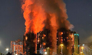 홍콩 아파트단지 대형 화재…소방관 포함 13명 사망