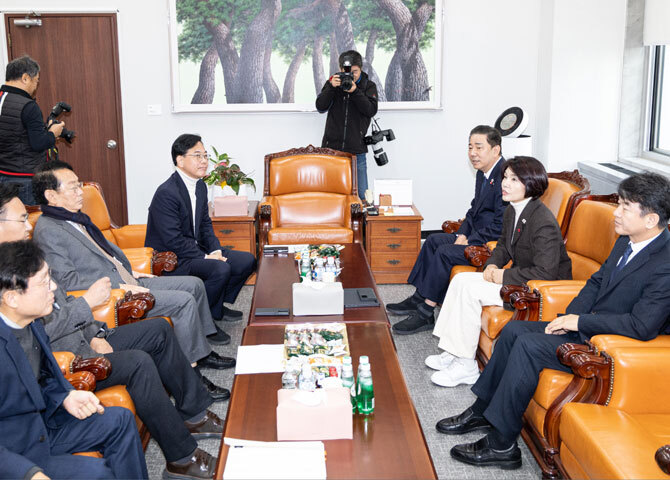 원안 사수냐 감액이냐<br>여야, 예산안 막바지 협상 진통