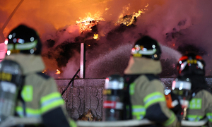 서귀포 토평공단 공장 밤새 큰불…"다량 연기·우회" 안전 당부