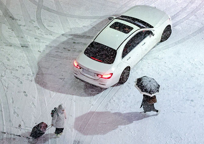 "아침 출근길이 더 위험"<BR>첫눈 뒤 도로 곳곳 얼어붙는다