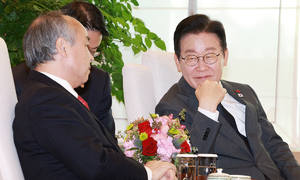 손정의 만난 李대통령, 협력 논의하고 ‘AI 기본사회’ 의견 교류