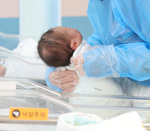 ‘얼마 받나?’…최저임금 오르니 출산휴가 급여도 오른다