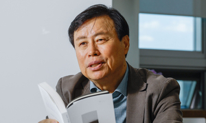 도종환 “소요로 가득 찬 일상서 빠져나와 고요에서 더 지혜롭기를” [나의 삶 나의 길]