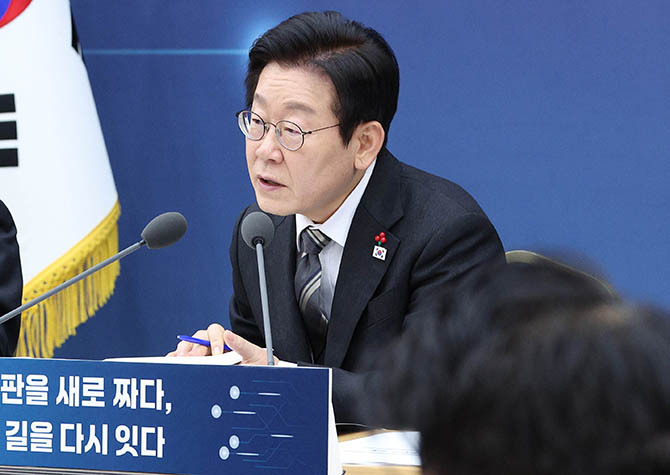 "임기 3년차가 아는 게 없다"<BR>李대통령, 인천공항공사 사장 질타