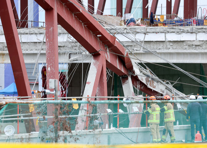 광주 도서관 붕괴 사고 매몰자<br>추가 수습… 사망 3명·실종 1명