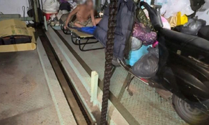 영화 '기생충' 현실판?…아파트 지하서 2년 산 남성