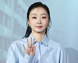 김다미 '사랑스러운 손인사'