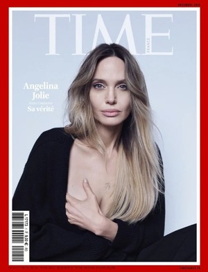 "유방암 검진 장려 위해" 안젤리나 졸리, 佛 타임 창간호서 유방 절제술 흉터 공개 