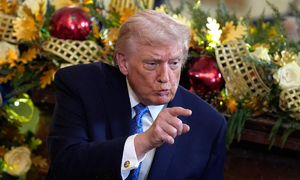 이민장벽 높이고 대국민 스킨십… 내부 결집 나선 트럼프