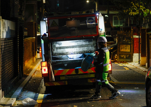 비용 절감·책임 회피에 떠밀려<BR>'안전할 권리' 빼앗긴 거리의 미화원
