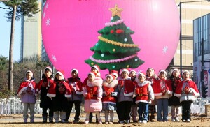 ‘크리스마스 미디어아트’ 보러 석촌호수로 오세요 [한강로 사진관]