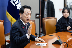 다시 필버 대치… 與, 수정 ‘2대 법안’ 강행에 野 “졸속 땜질”