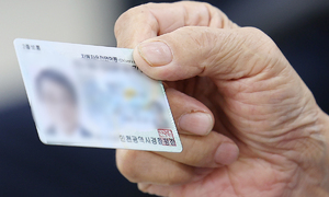 ‘아직 괜찮다’는 생각, 정말일까…고령 운전자 관리 기준 75세→70세로?