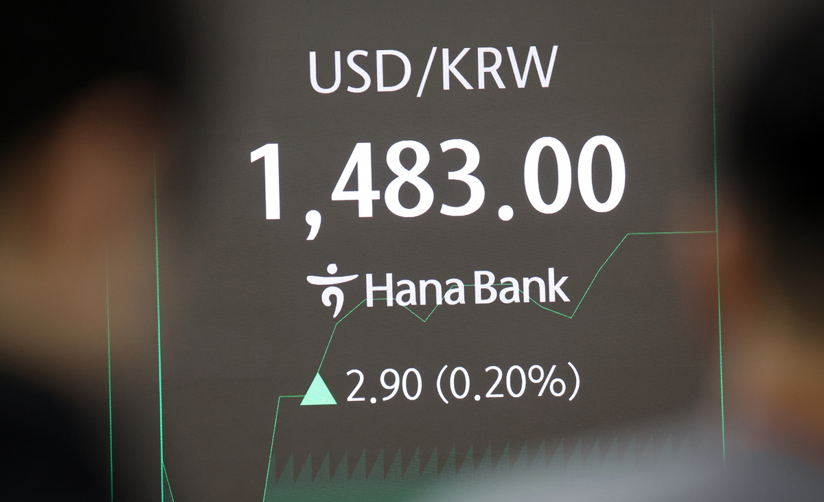 환율, 당국 개입 경계에도 연고점에 접근…1,482.3원 | 세계일보