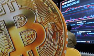 위험 회피 심리에… 비트코인 ‘연말 특수’ 실종 [심층기획]