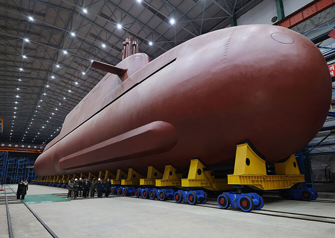 핵잠 건조 현장 찾은 김정은<br>"韓핵잠, 반드시 대응할 위협"