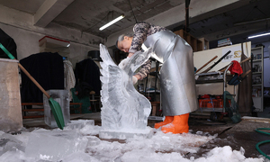 소멸을 향해 가는…찰나의 예술, 그래서 더 눈부신 [밀착취재]