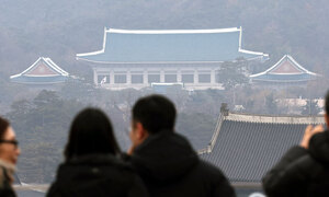 李, 29일 청와대 첫 출근… 29일 0시 봉황기 게양