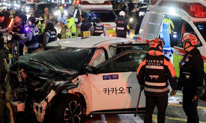 종각역 앞 3중 추돌사고로 1명 심정지…사상자 다수