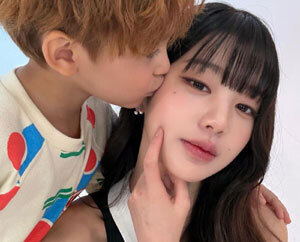 장원영 볼에 '쪽'…팬들 난리 난 사진