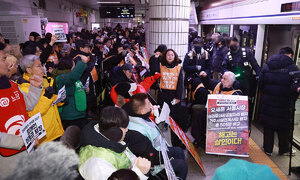 전장연 "지하철 연착 탑승시위 지방선거까지 유보"