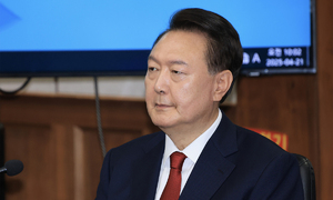 구형 앞두고 '공소장 변경' 공방…尹측 "재판 다시 해야"