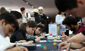 “국힘 비난글 6만개 계정 중국”…외국인 댓글 국적 표기·참정권 제한 논란 [뉴스+]