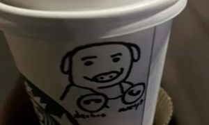 ‘이것’ 그린 테이크아웃컵을 경찰 줬다고?…美 스타벅스, 직원 해고