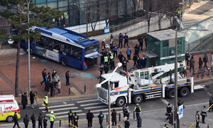 서대문역사거리서 704번 버스 인도 돌진… 13명 부상