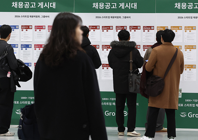 '첫 출근' 늦어지는 韓 청년들<br>日 잃어버린 세대 닮아간다