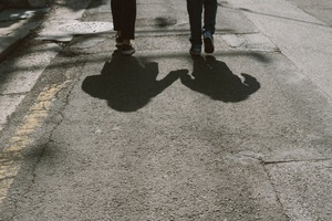 “저는 어머니 姓으로 살고 싶어요”… 딸 소원 들어준 법원