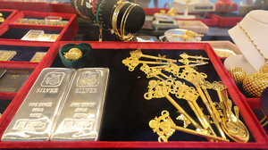 “금 한 돈 100만원 됐다”…글로벌 불안 고조에 또 ‘사상 최고가’