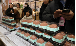 ‘두쫀쿠’ 하루 만에 가격표 바뀐다... 자영업자 “재료비 감당 안 돼”