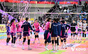 이것이 ‘요시하라 매직’인가…흥국생명이 리시브 효율의 압도적 열세를 극복하고 셧아웃 승리를 따낸 비결은? [남정훈의 오버 더 네트]