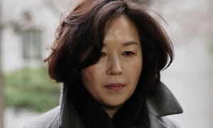 경찰, '추가 금품 정황' 김경 압수수색