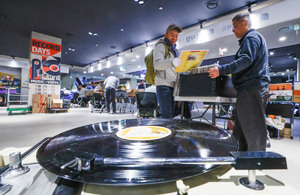 구하기 힘든 중고 LP들이 한 곳에 'RECORD DAYS in SEOUL' [한강로 사진관]