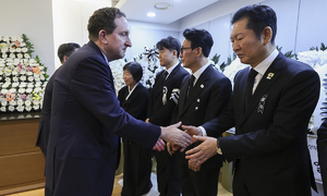 이해찬 前총리 장례 사흘째 추모 발길…주한 외국대사들도 조문