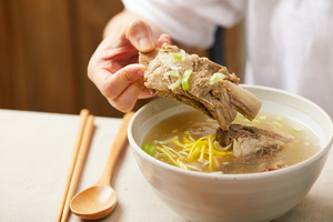 내연녀에 갈비탕 5만그릇 ‘슬쩍’ 준 배송기사…나란히 징역형