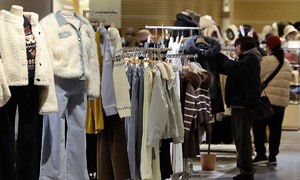 “보조금 업은 車만 달렸다”…2025년 소매판매 개선에도 생활 소비는 '뚝'