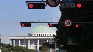 “정치 매우 불신” 보수 38%·진보 8%… 성향 따라 ‘극과 극’