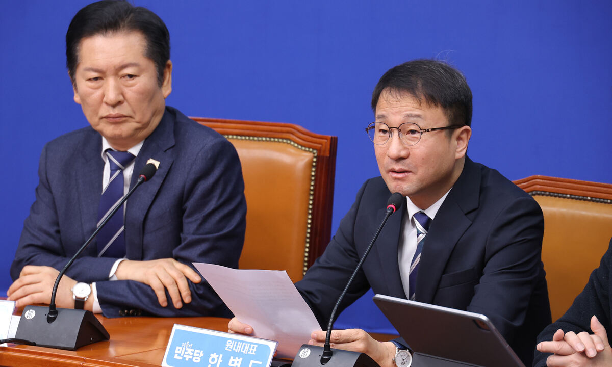 더불어민주당 한병도 원내대표가 4일 서울 여의도 국회에서 열린 최고위원회의에서 발언하고 있다. 연합뉴스