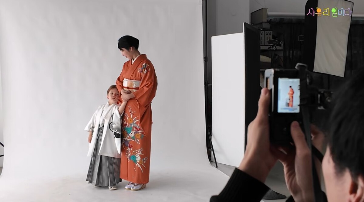 사유리가 아들 젠의 근황을 전하며 시치고산 촬영의 비하인드 스토리를 공개했다. 유튜브 채널 '사유리 임미다' 영상 캡처