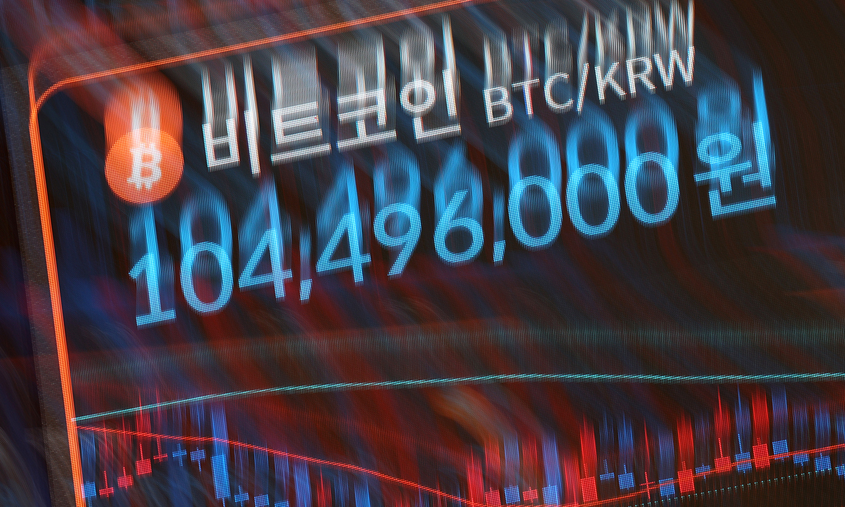 지난 5일 서울 강남구 빗썸라운지에 전광판에 비트코인 등 암호화폐 시세가 나오고 있다. 뉴시스