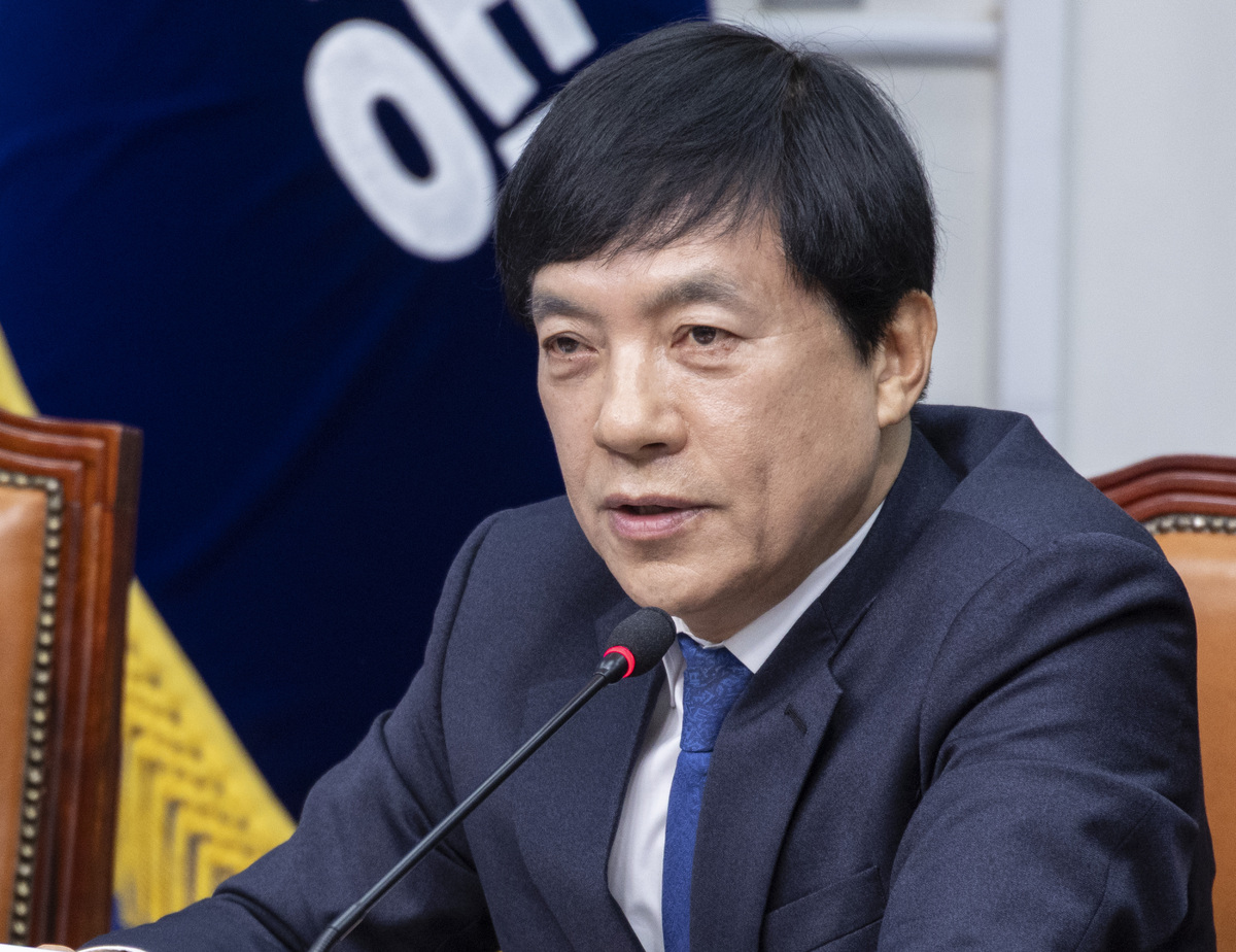 더불어민주당 이성윤 최고위원이 지난 4일 국회에서 열린 최고위원회의에서 발언하고 있다.&nbsp; 연합뉴스