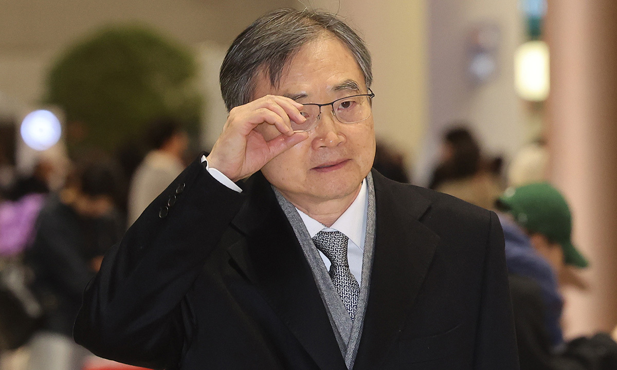 조현 외교부 장관이 한·미 외교장관회담을 포함한 미국 방문 일정을 마치고 7일 인천국제공항 2터미널을 통해 귀국하고 있다. 인천공항=연합뉴스