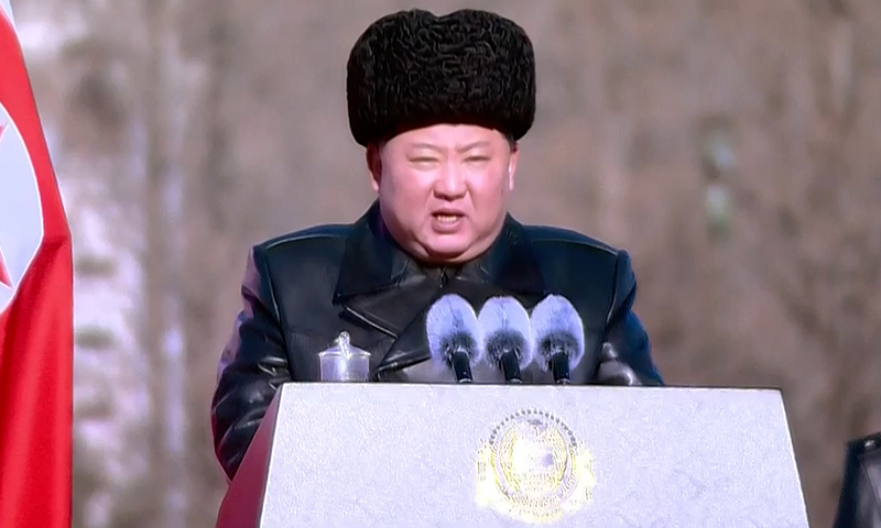 김정은 북한 국무위원장이 인민군 창건 78주년(건군절)을 맞아 지난 8일 국방성을 축하 방문해 명예위병대를 사열하고 기념 연설을 했다. 평양=조선중앙TV·연합뉴스